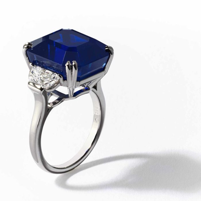 3023219 Important Blue Sapphire Ring OCT ii, 24.21cts (1)