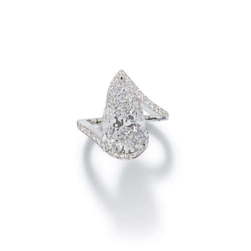 Pear Shape engagement ring front