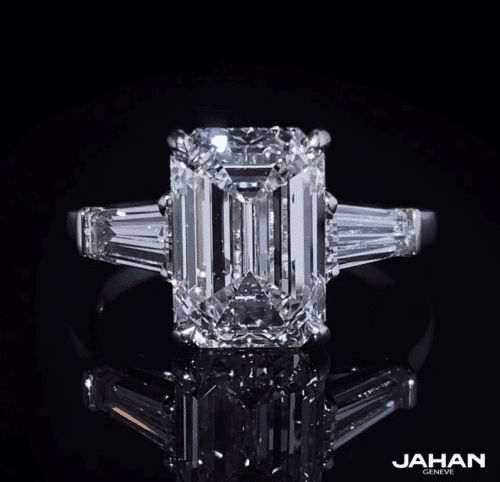 Exceptional Emerald cut Engagement ring