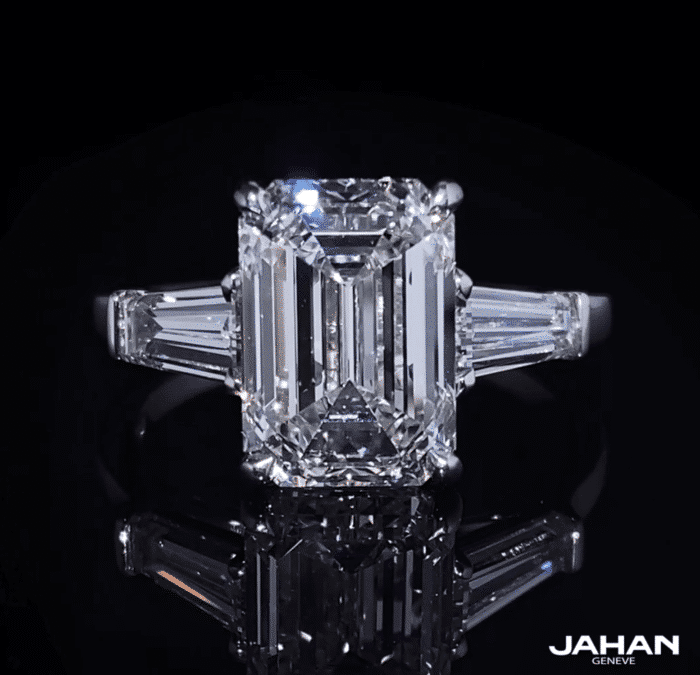 Exceptional Emerald cut Engagement ring
